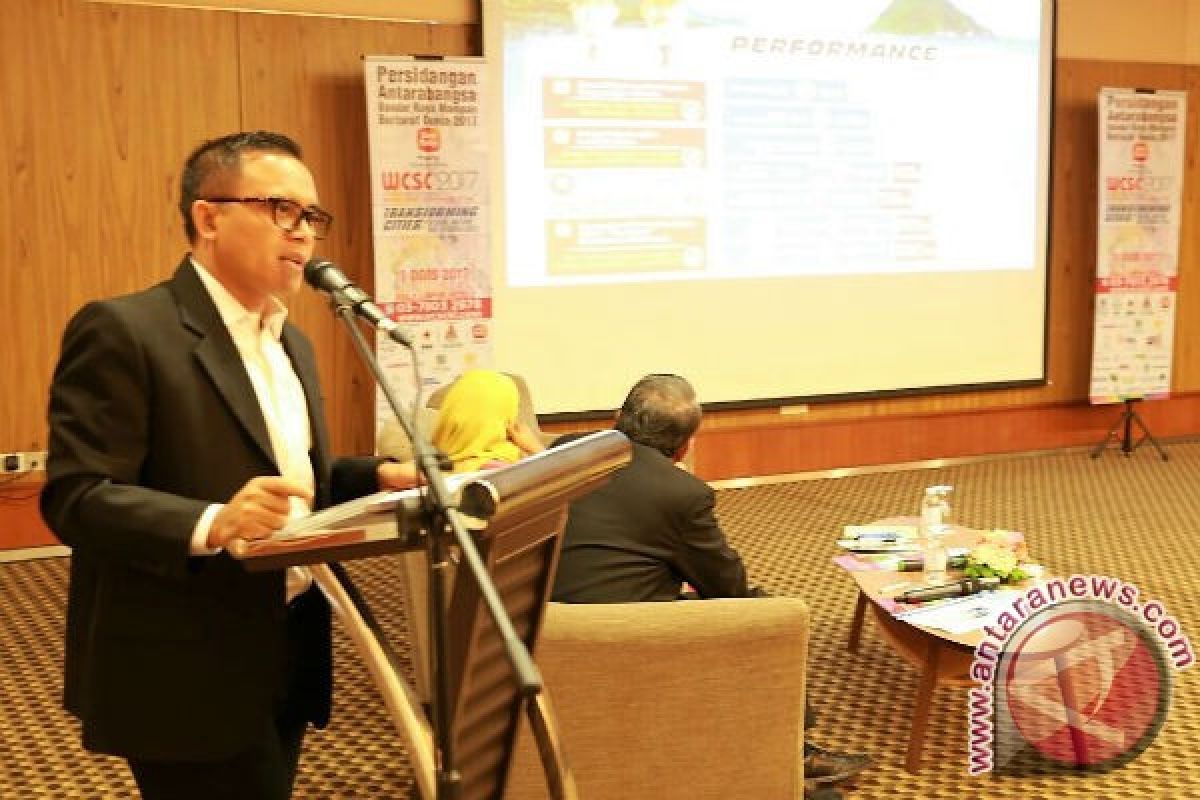 Bupati Banyuwangi presentasi "Smart Kampung" di Malaysia