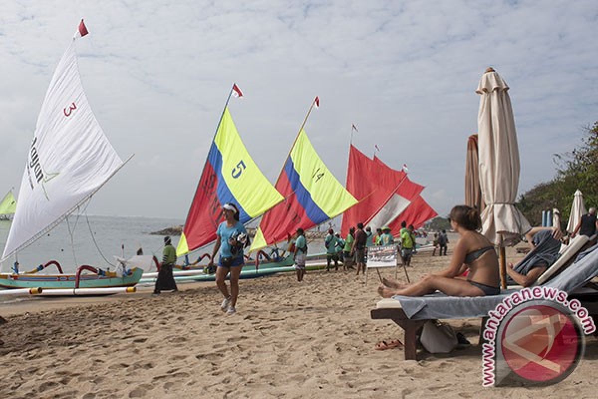 Ratusan Jukung Ikut Kompetisi di Sanur