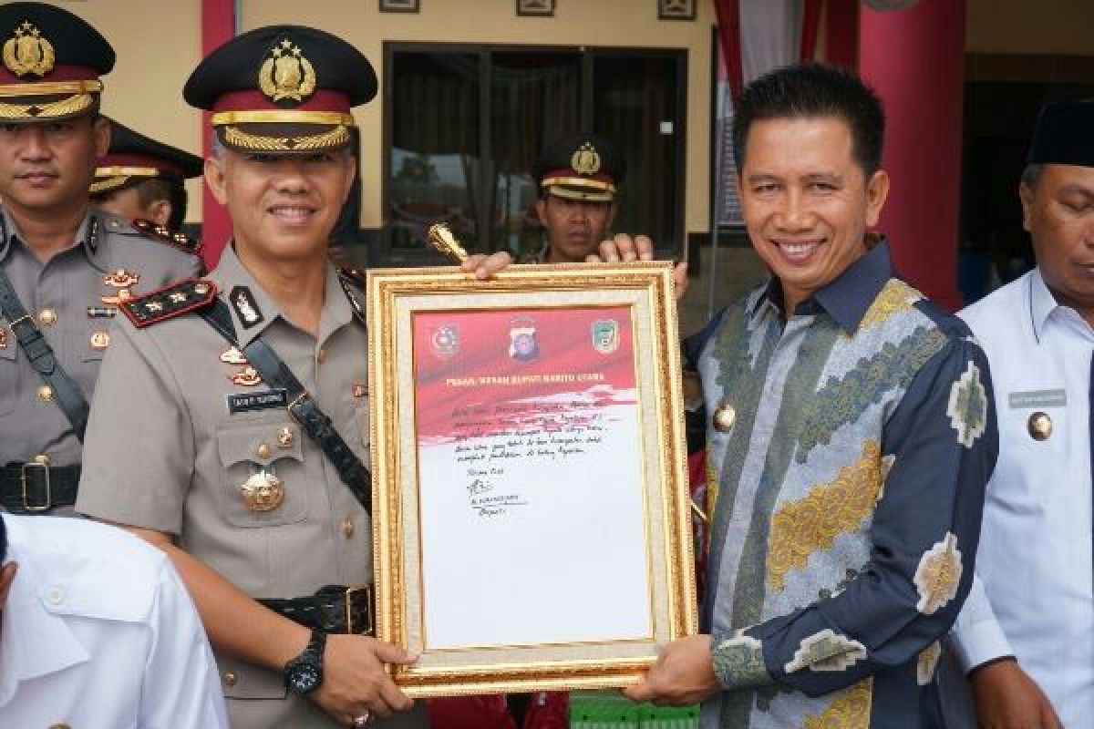 Bupati Barut Tandatangani Prasasti Pendidikan Bintara Polisi 