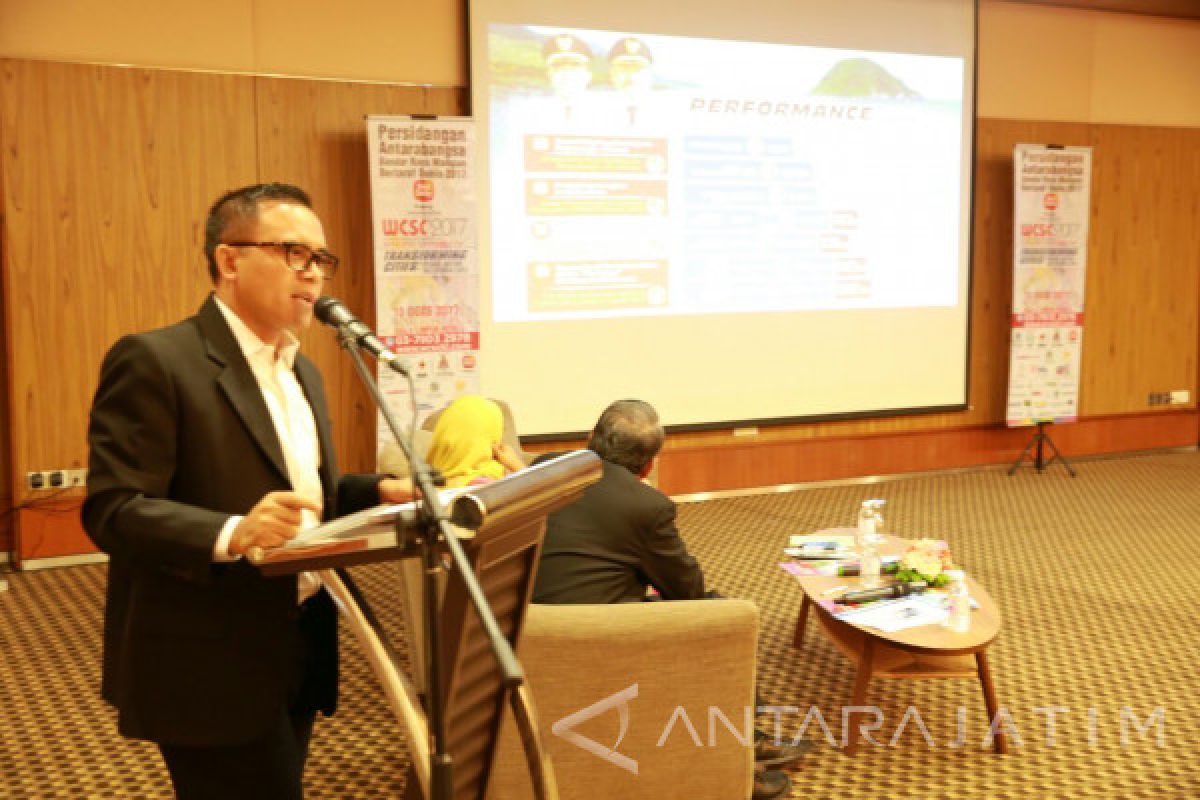 Anas Presentasi Kampung Cerdas kepada Wali Kota di Malaysia