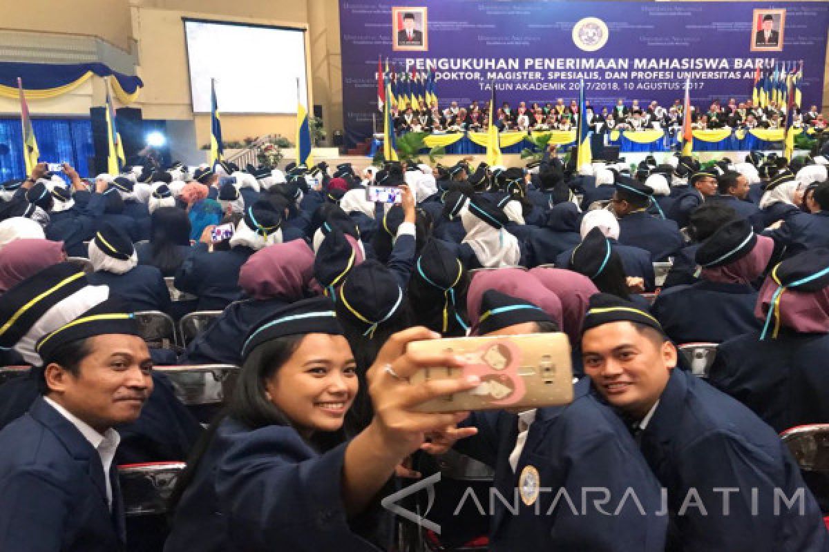 Mahasiswa Baru Doktor-Magister Unair Dikukuhkan