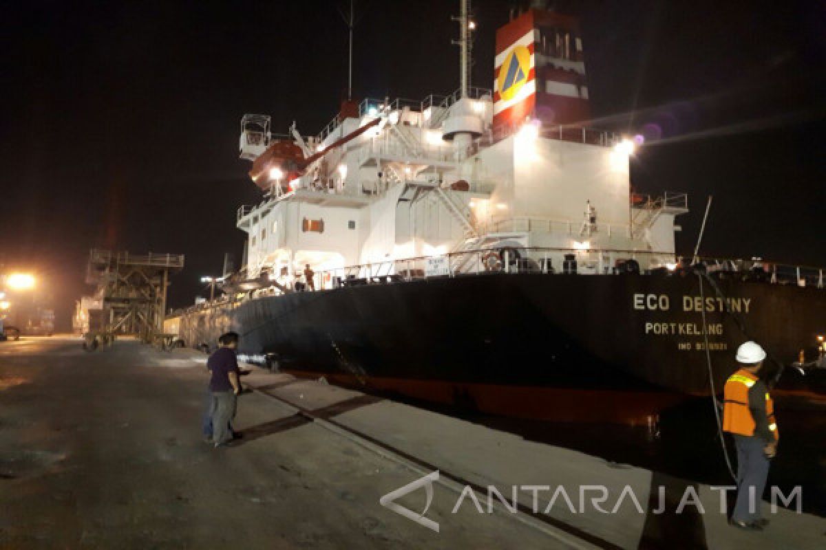 Sebanyak 27.500 Garam Impor Masuk di Tanjung Perak Disebar ke Tiga Wilayah