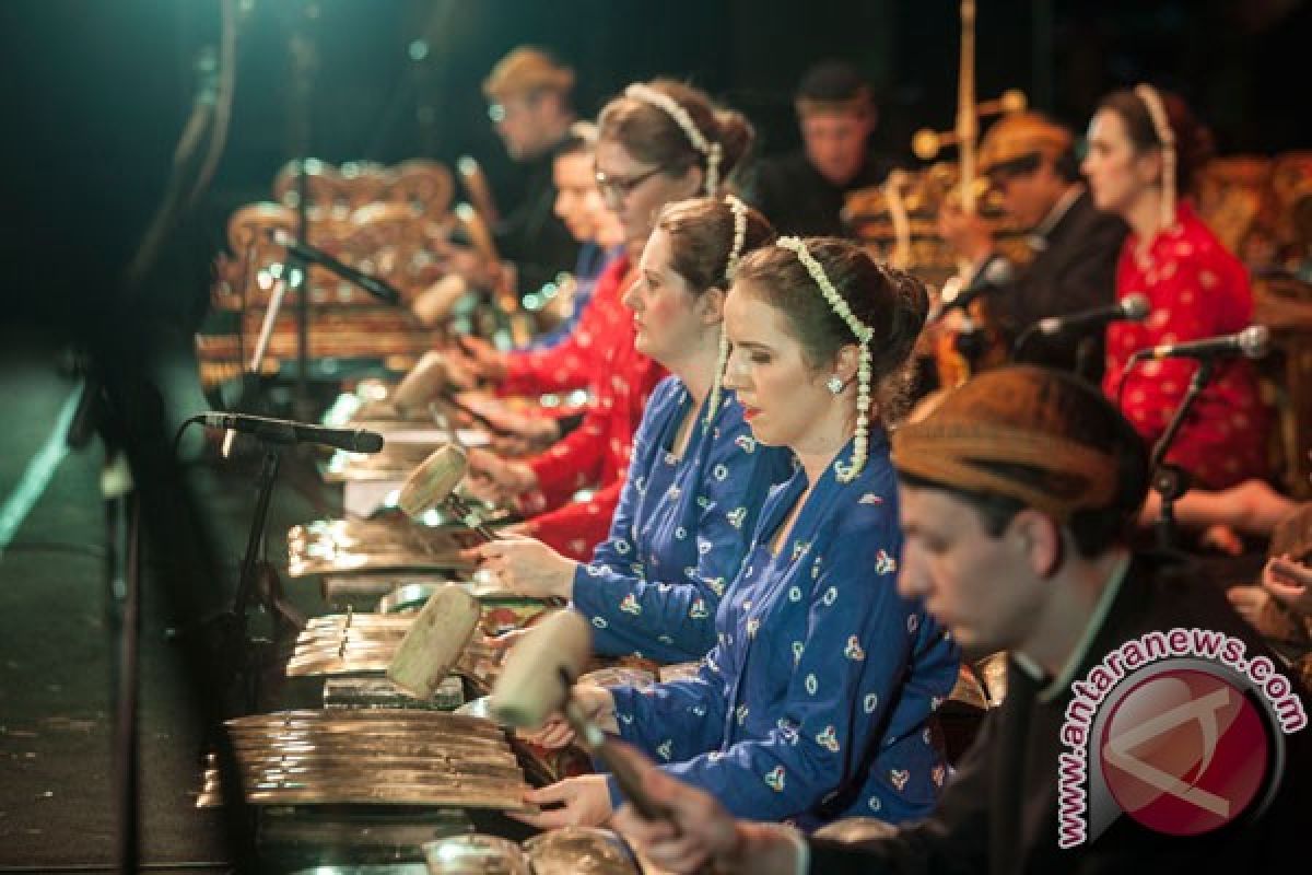 Warga Rusia mainkan gamelan dan tarian Indonesia