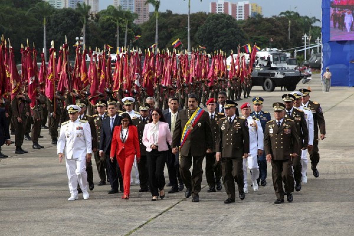 Tentara dan milisi Venezuela latihan setelah ancaman serangan Trump