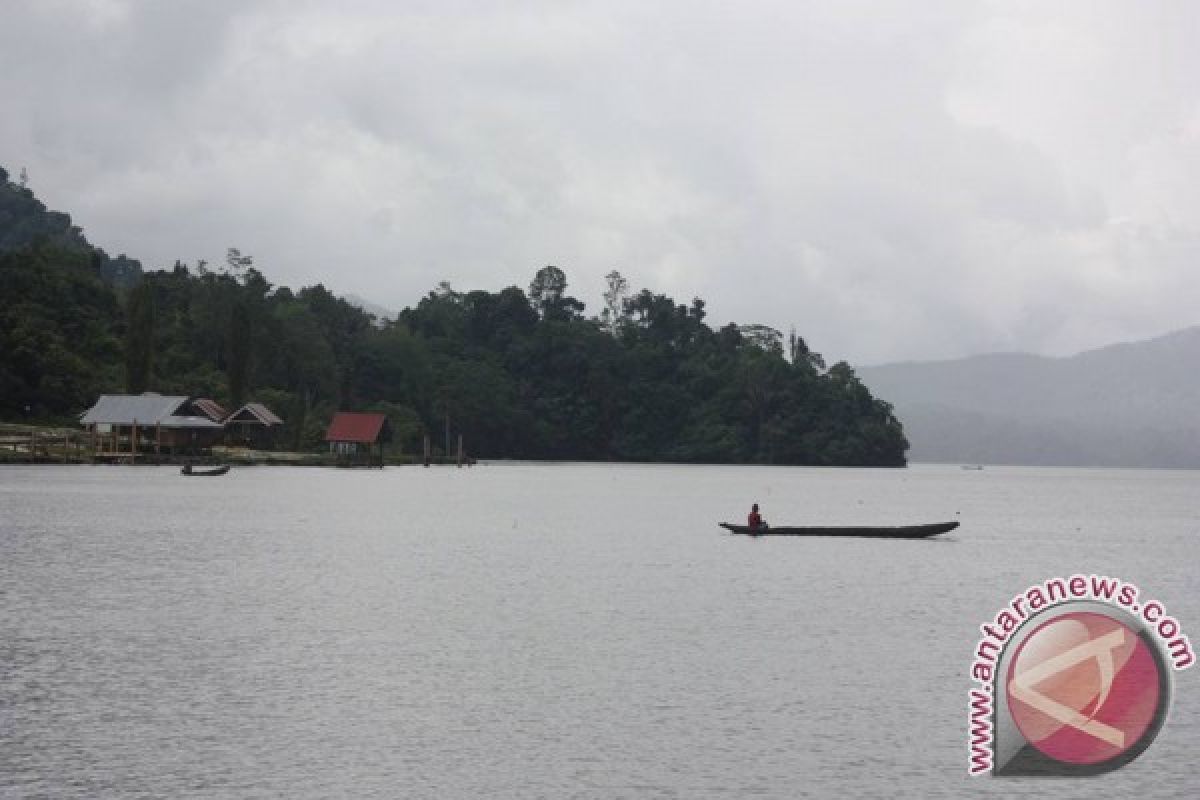 Pemkab manfaatkan danau Santigi untuk budidaya ikan