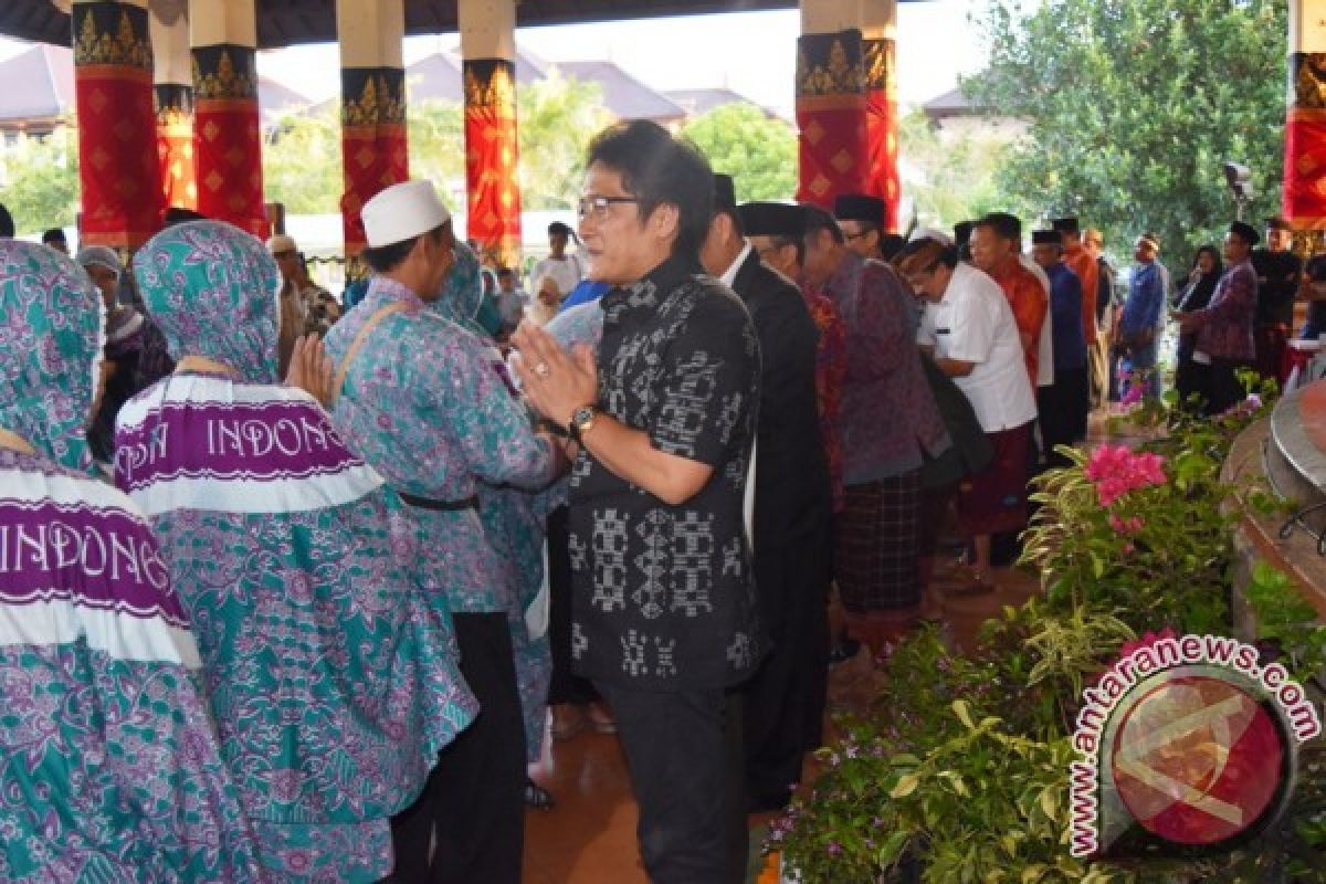 Bupati Badung Melepas 130 Jamaah Haji