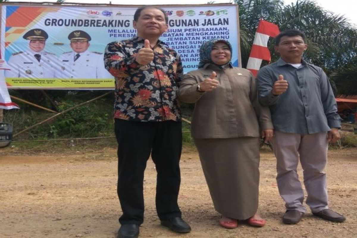 PT Korintiga Hutani Bangun Jalan Penghubung Tiga Desa Kobar