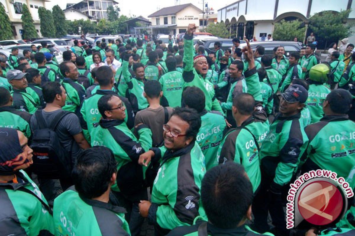 Sopir Angkutan Bukittinggi Kembali Tolak Transportasi Daring