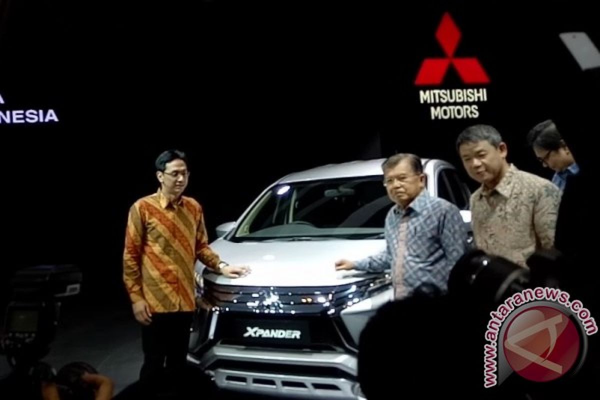 Wapres datangi anjungan Mitsubishi lihat MPV Xpander