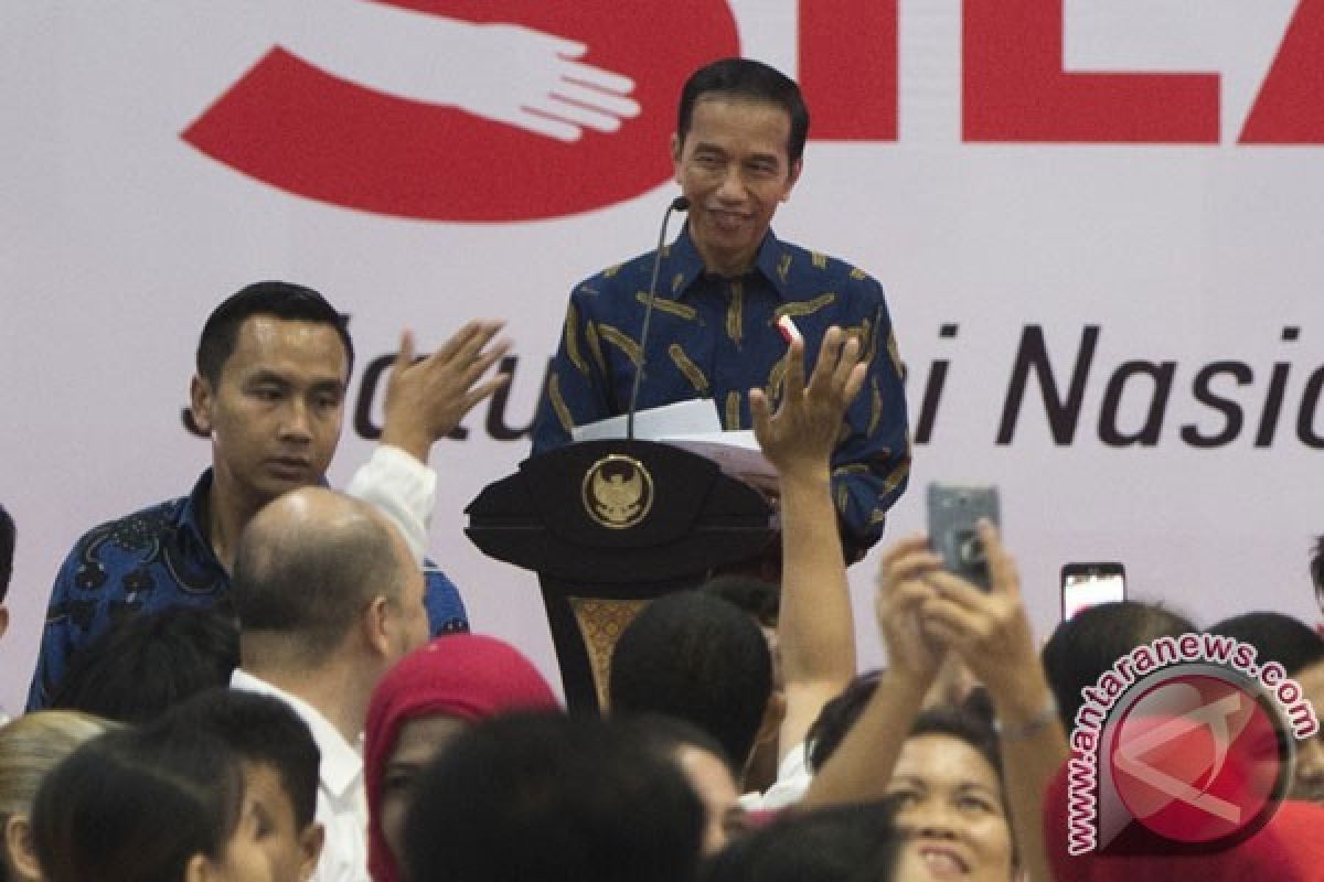 Jokowi minta relawan sebarkan nilai optimisme