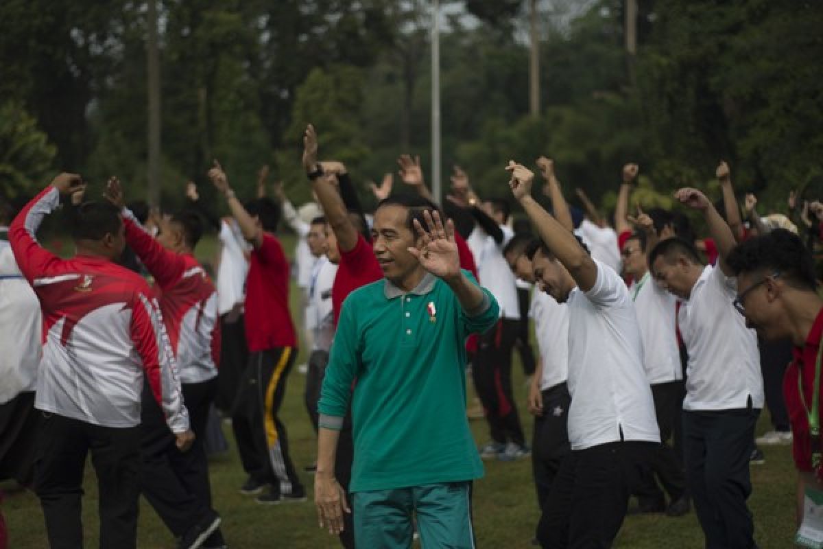 Presiden senam bersama mahasiswa di Istana Bogor