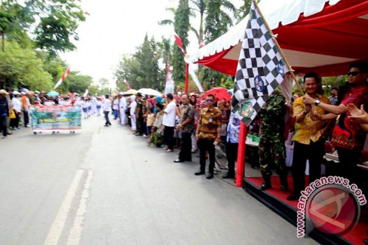 Bupati Lepas Ribuan Peserta Gerak Jalan Indah 