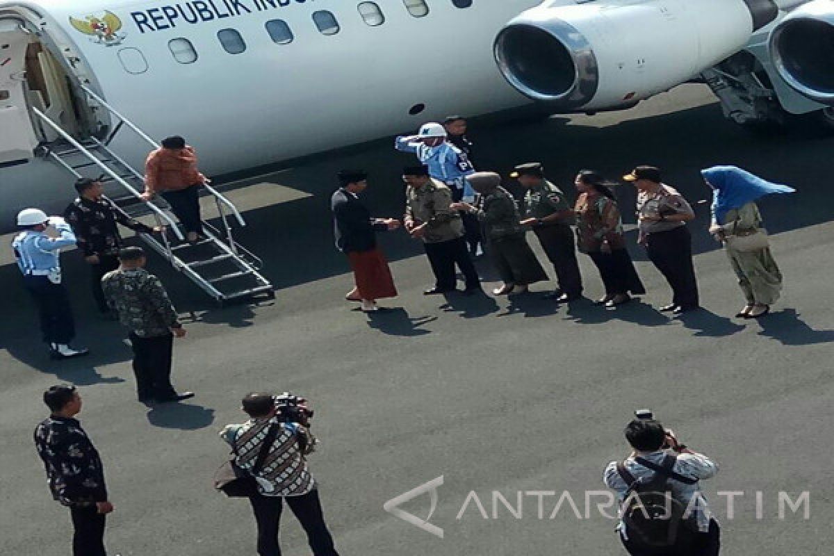 Pesawat Jokowi Datang, Wings Air Terlambat 2,5 Jam di Bandara Notohadinegoro Jember