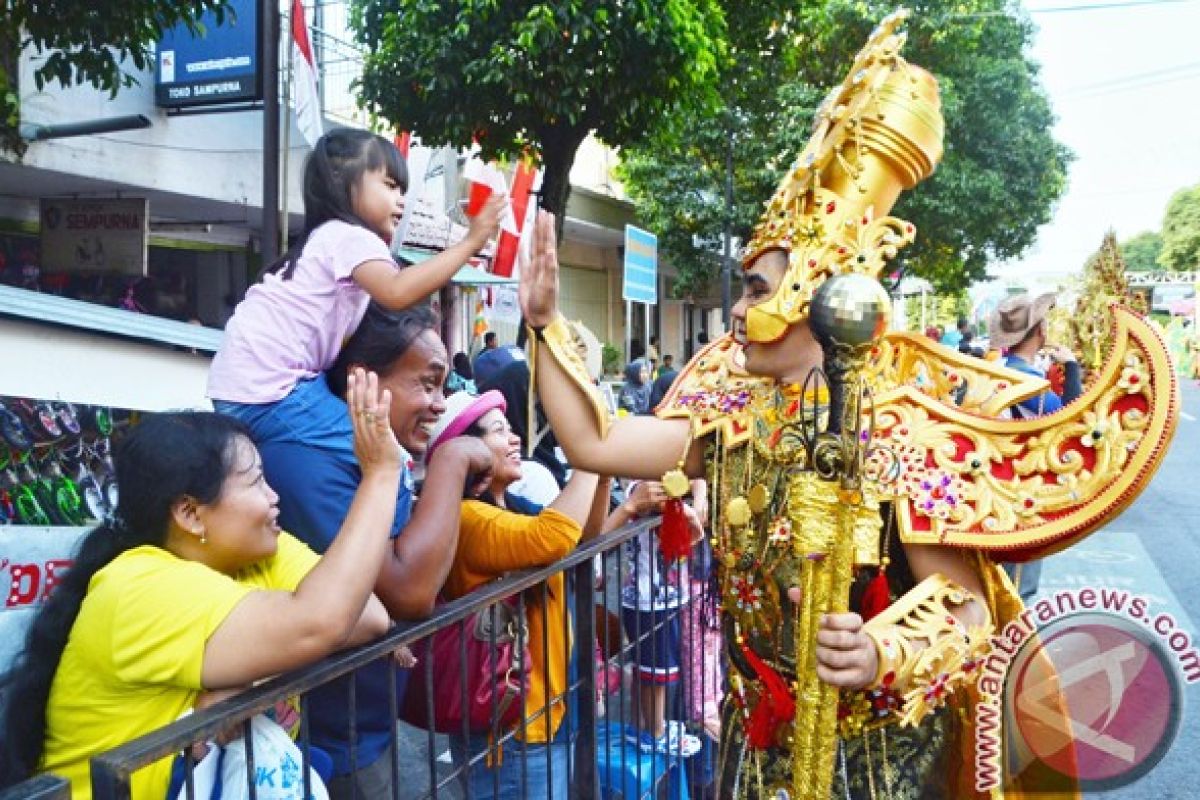 Warga Jember Antusias Sambut "Sang Sapurba" Kepri