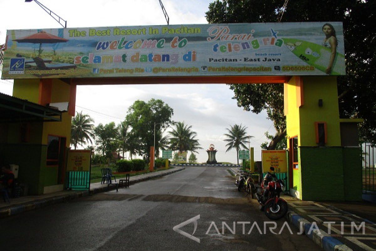 Menikmati Indahnya Pantai Teleng Ria Pacitan (Video)