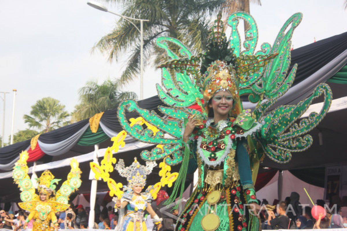 Penonton Terpukau Penampilan Peserta Wonderful Artchipelago Carnaval Indonesia