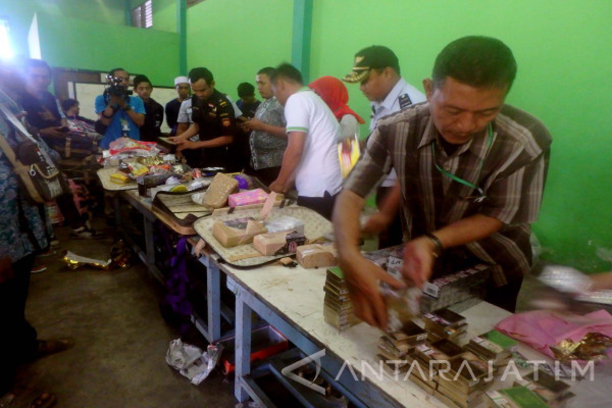 Koper Calhaj Probolingo Berisi Obat Kuat, Rokok dan Suplemen 