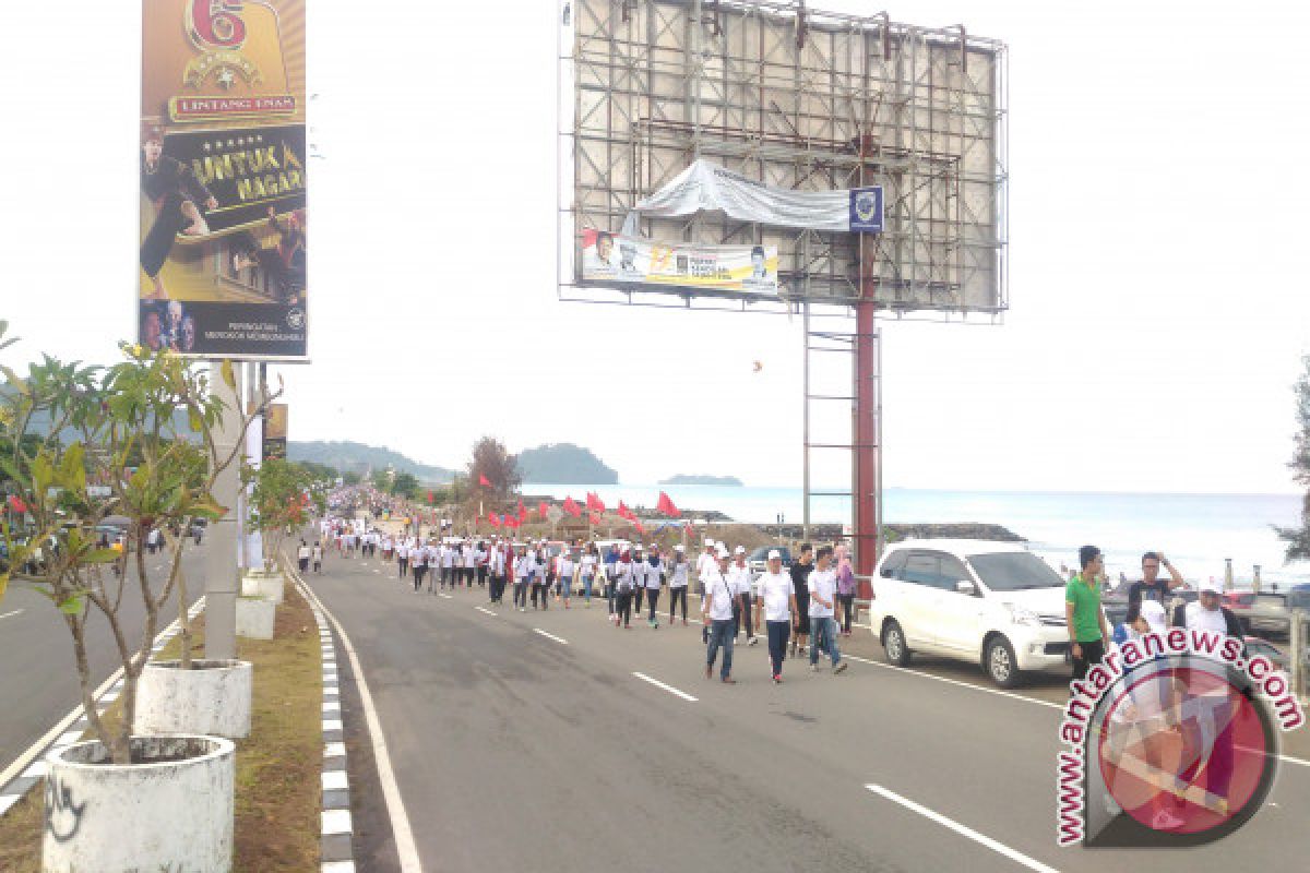 Ribuan Warga Padang Ikuti Jalan Santai BUMN