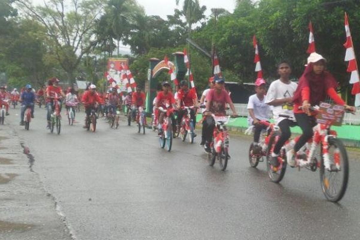 Prajurit TNI meriahkan sepeda santai HUT RI di Nabire