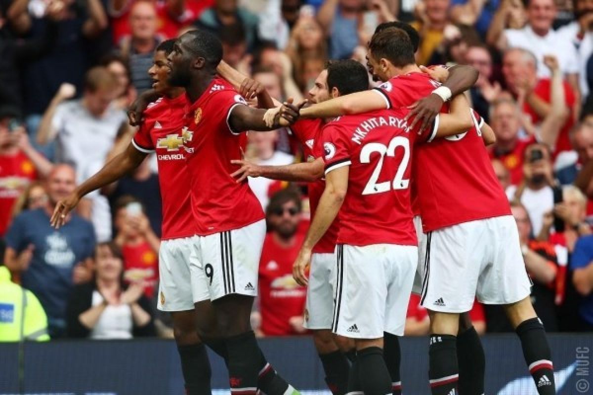 Manchester United Bungkam Palace 4-0