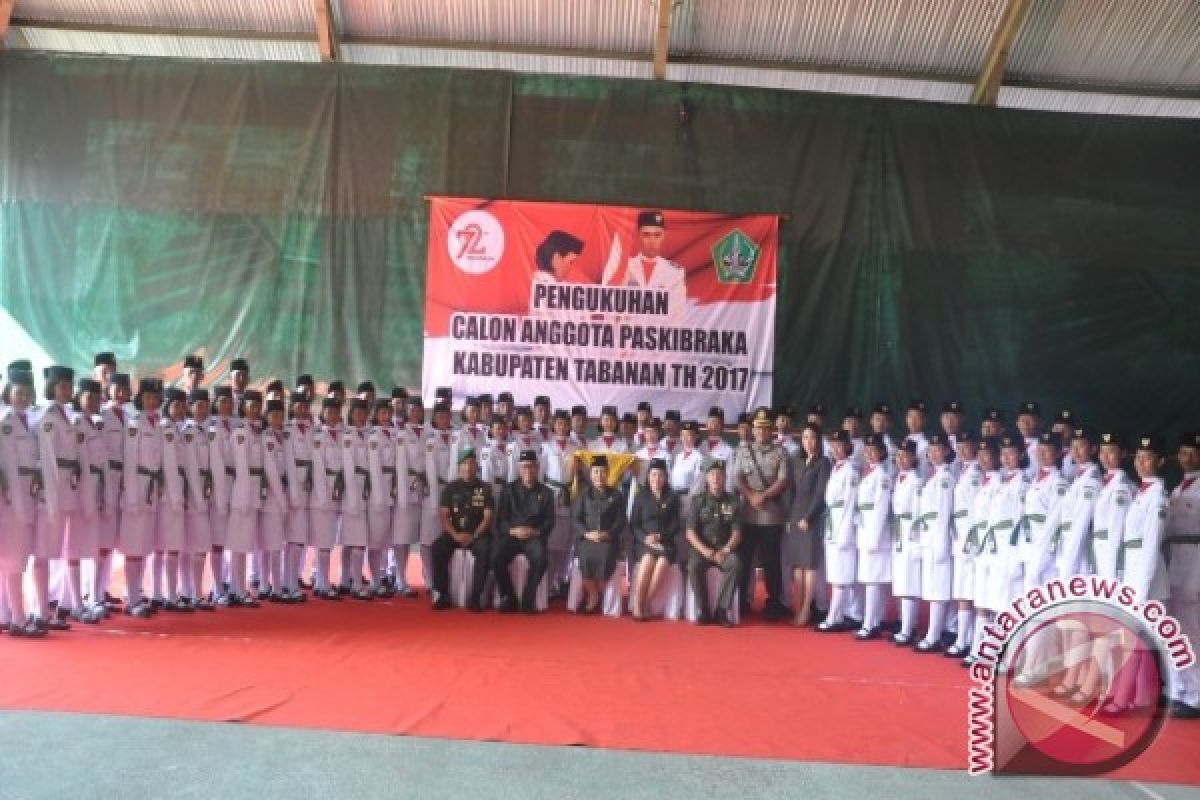 Bupati Tabanan Kukuhkan Anggota Paskibraka