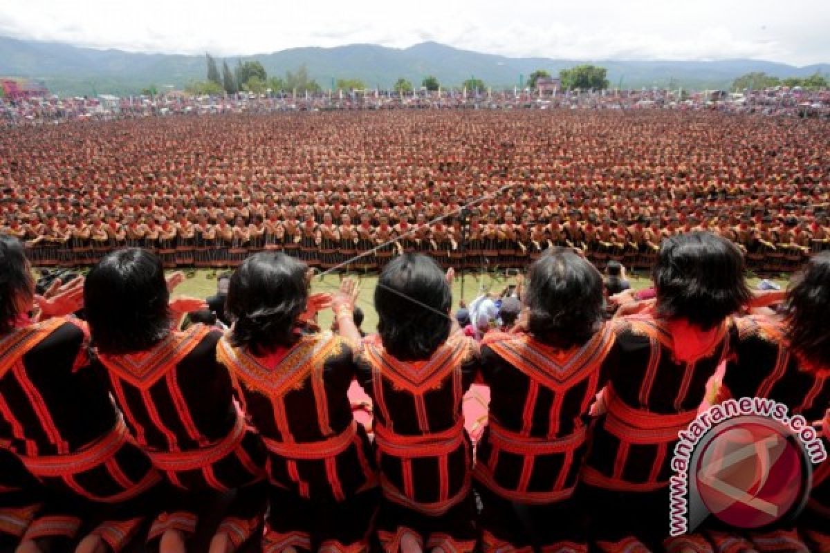 Tari saman 10.001 pecahkan rekor Muri