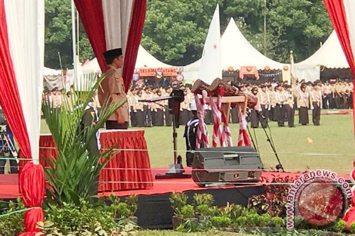 Presiden Joko Widodo Menyaksikan Prosesi Bhinneka Tunggal Ika Pramuka (Video)