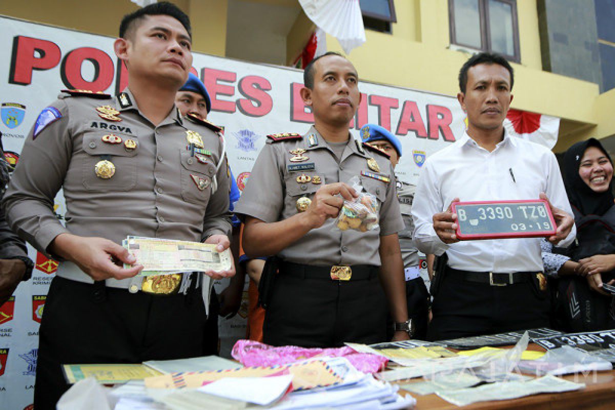 Satlantas Polres Blitar Bongkar Sindikat Pemalsu STNK dan BPKB (Video)