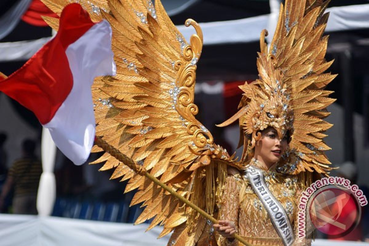 Putri Indonesia kagumi batik Medan