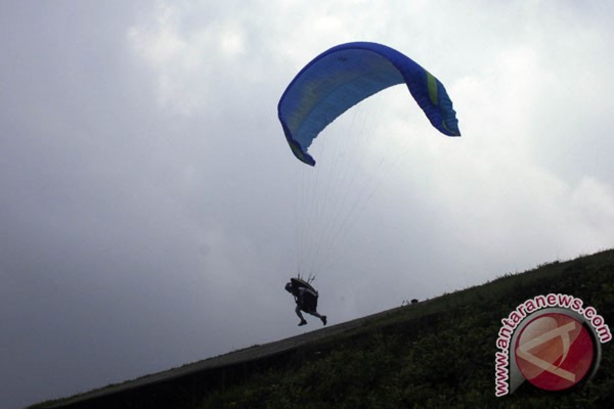 Asian Games (paragliding) - Afghan paraglider injured after failure to land