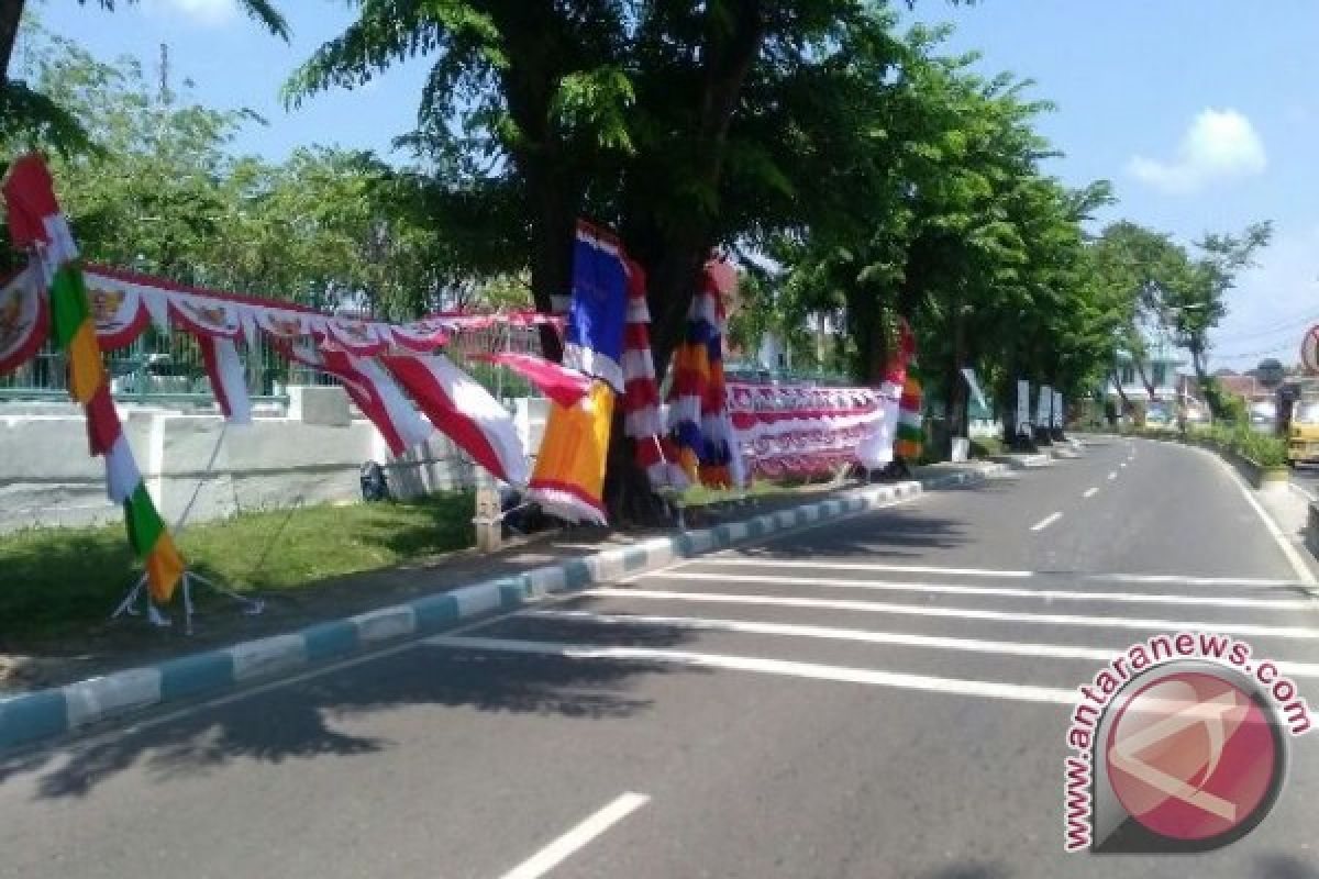 Pedagang Bendera di Pangkalpinang Keluhkan Sepi Pembeli