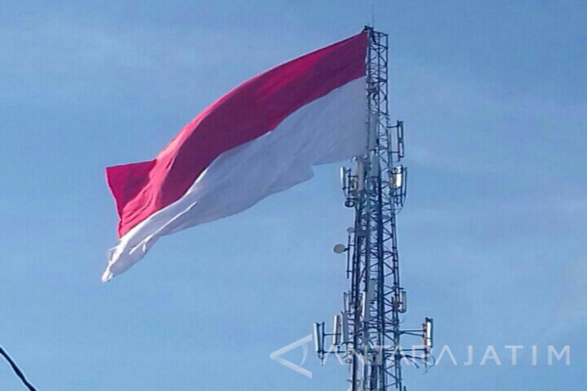 Ada Bendera Raksasa di Sampang Madura