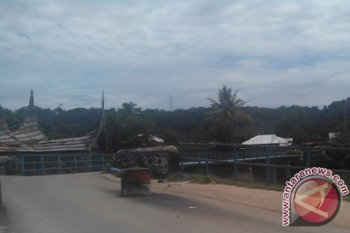 Warga Pauh-Kuranji Padang Minta Pemerintah Perbaikan Jembatan Gunung Nago