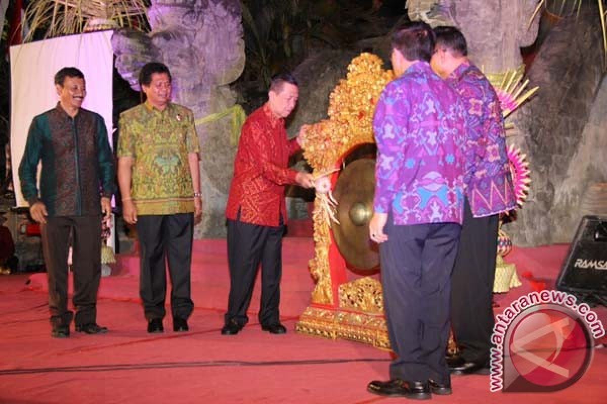 Gubernur Pastika Minta Masyarakat Kunjungi Pameran Pembangunan