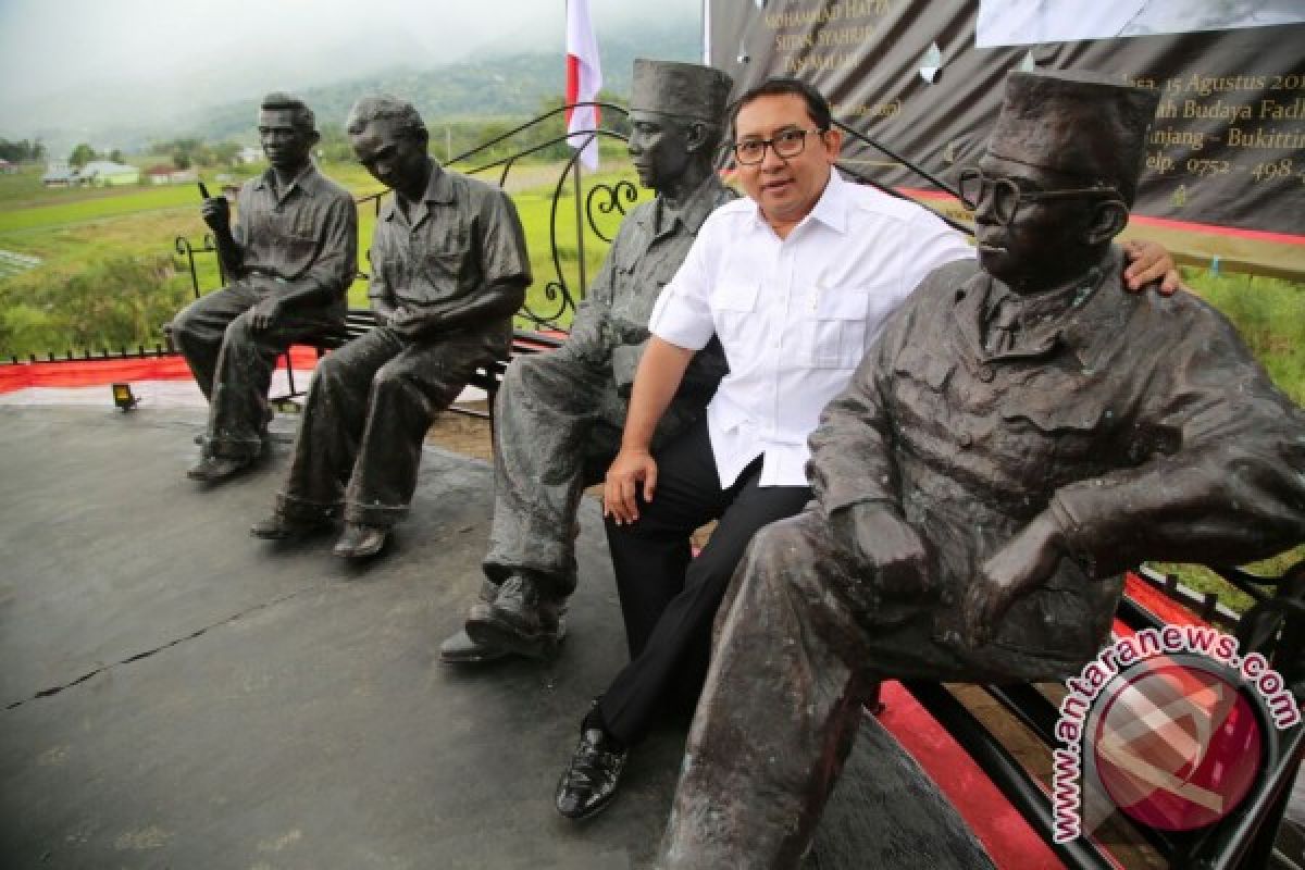 Fadli Zon resmikan patung pendiri Republik Indonesia