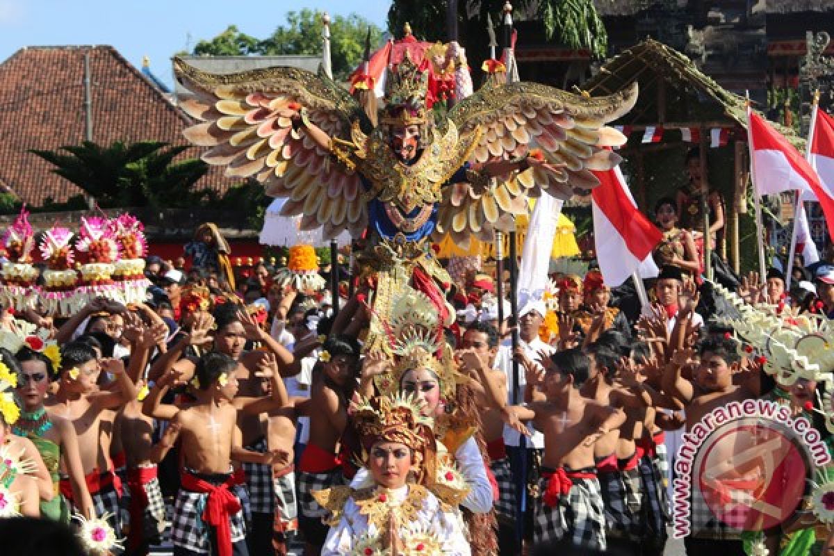 Ratusan Siswa Ikut Meriahkan Karnaval di Klungkung