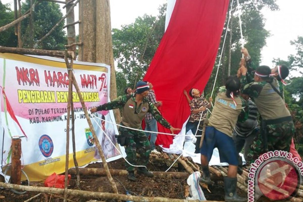 Merah Putih Berkibar di Pulau Terluar Karimun