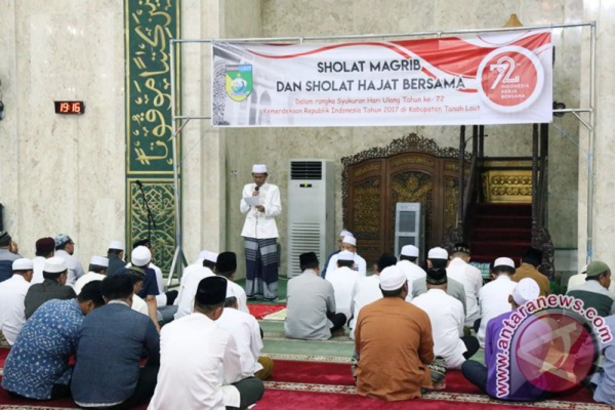  Pemkab Tanah Laut Gelar Shalat Hajat 