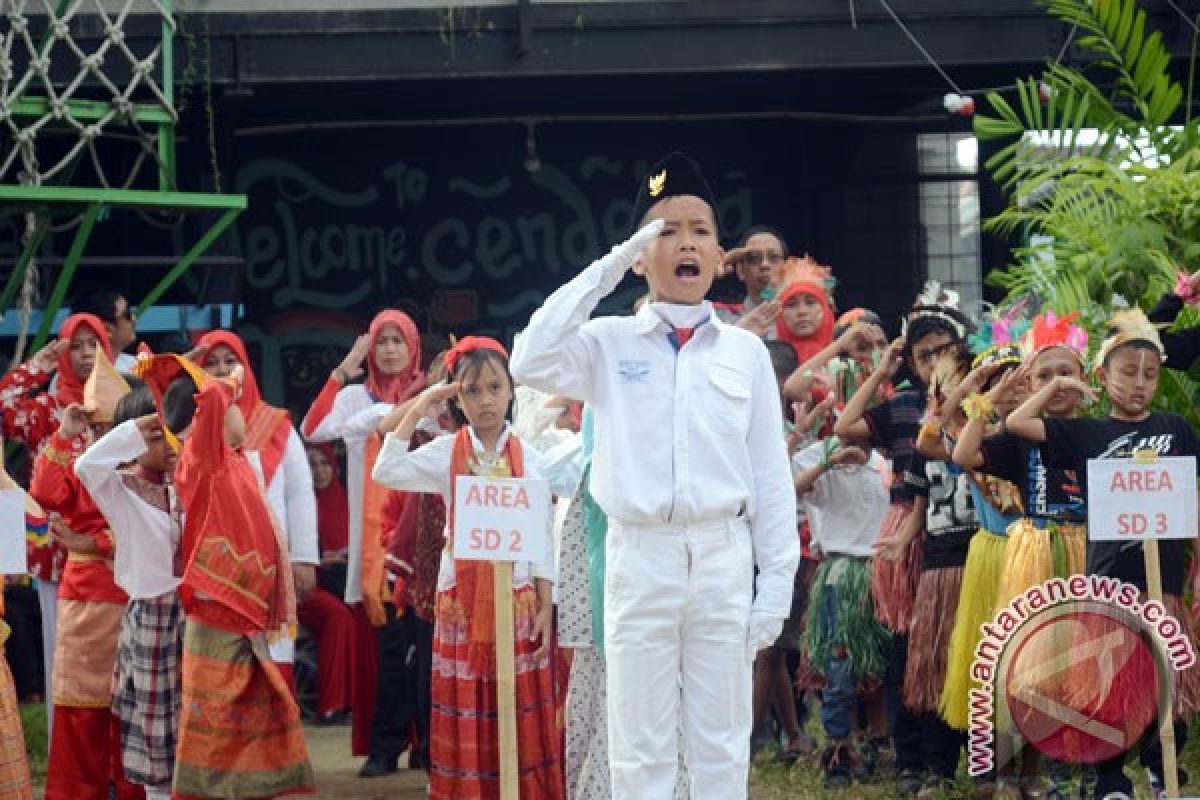 Rumah Cendekia Gelar Upacara Pakai Baju Adat 