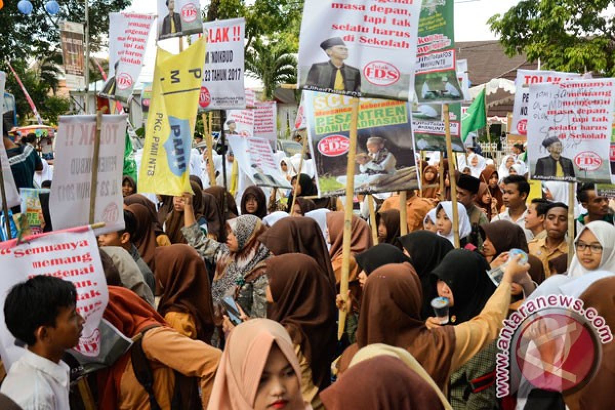 Warga NU gelar aksi tolak sekolah sehari penuh