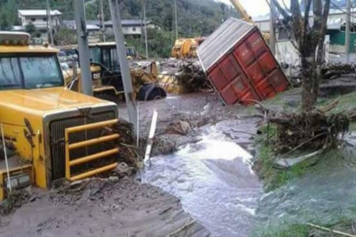 Ratusan karyawan Freeport dievakuasi akibat banjir dan tanah longsor 