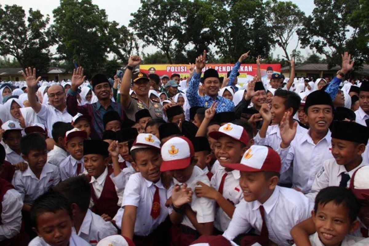 Bupati Lampung Tengah Tolak "full Day School" 