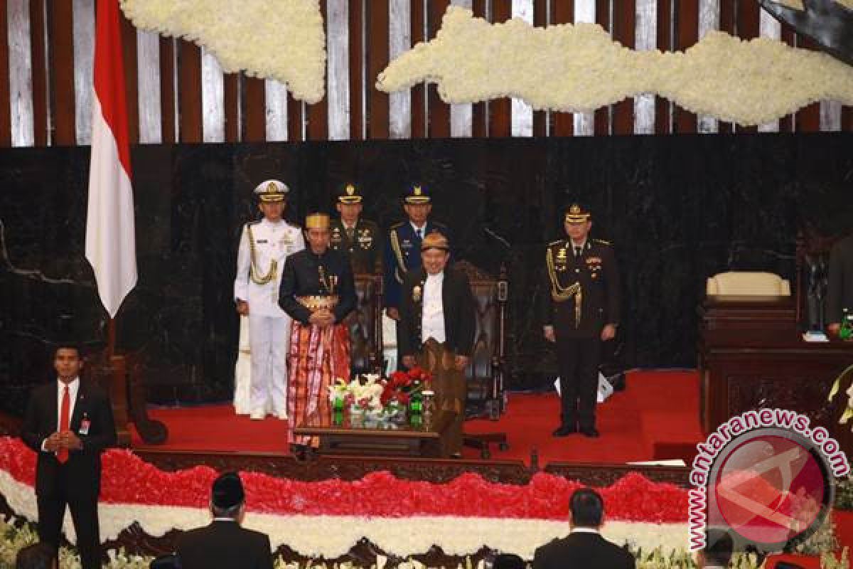 Keren, Jokowi dan JK Bertukar "Baju" di Sidang Tahunan MPR