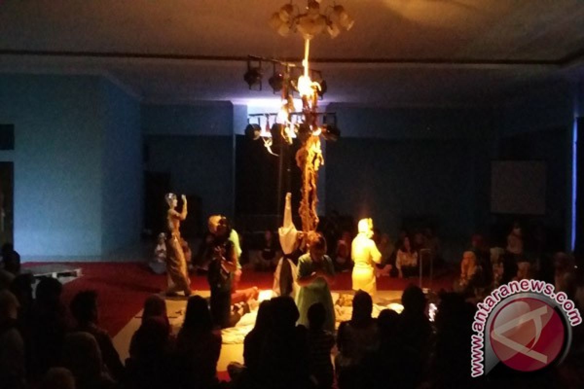 Teater Keliling Berikan Semangat Perjuangan Mahasiswa Lampung  