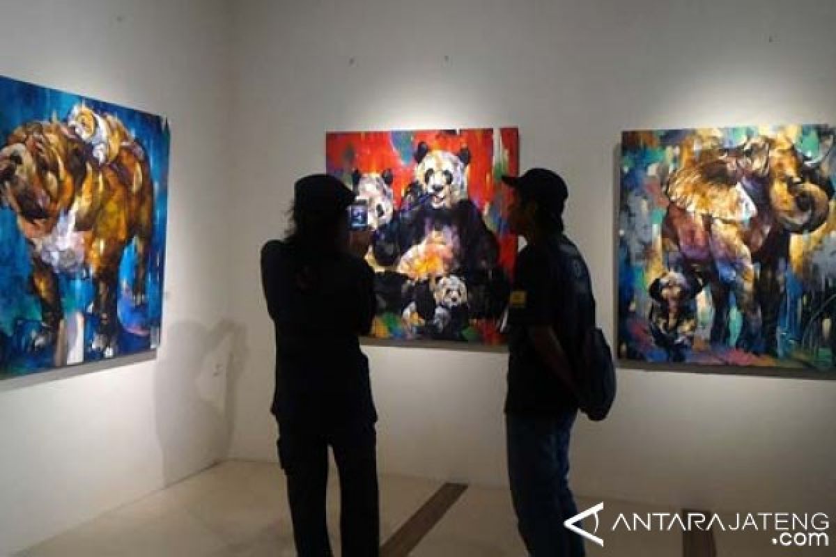 Lima Pelukis Pameran "Click" di Borobudur