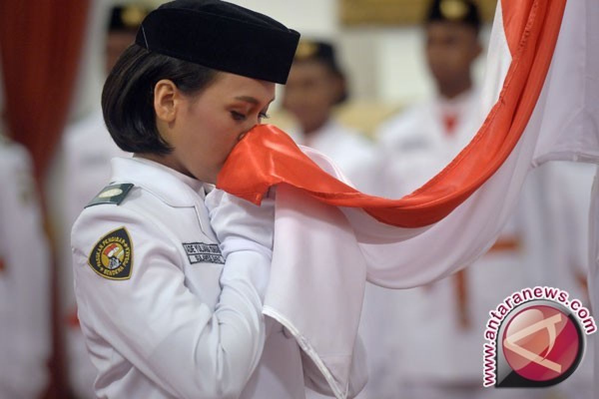 Bendera pusaka diarak dari Monas sampai Istana Merdeka