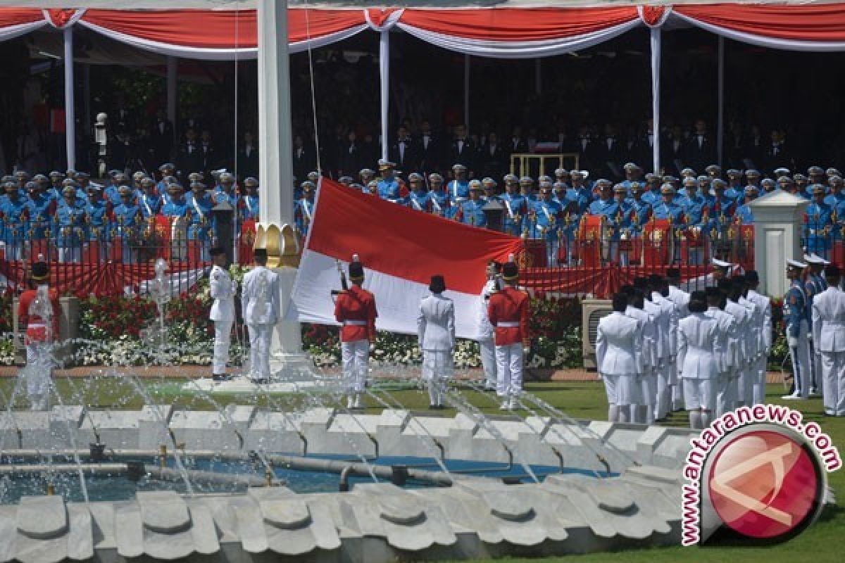 Warga padati sekitar Istana Merdeka demi "detik-detik proklamasi"