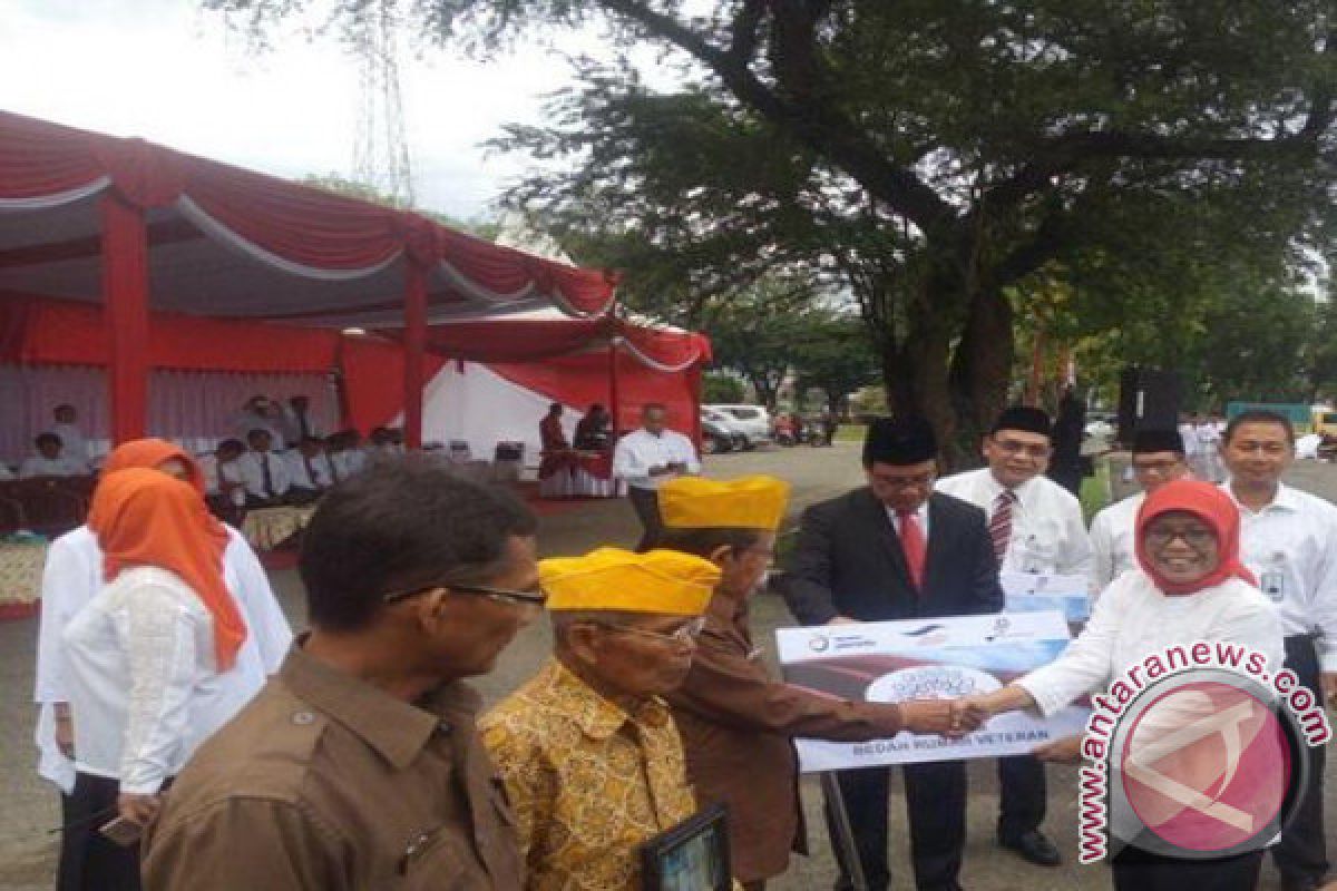 HUT RI, BUMN Bantu Bedah Rumah Veteran di Sumbar  