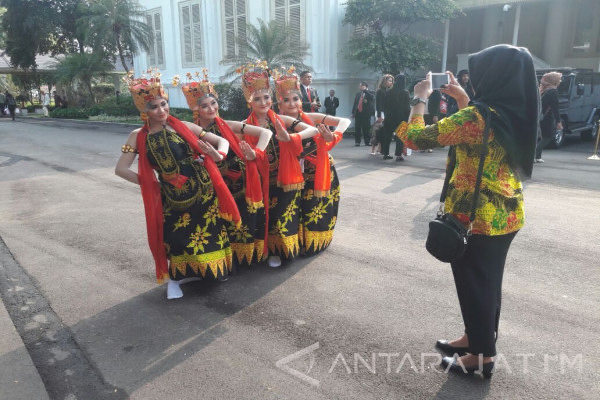 Ratusan Penari Asal Jatim Hibur Tamu Istana Merdeka (Video)