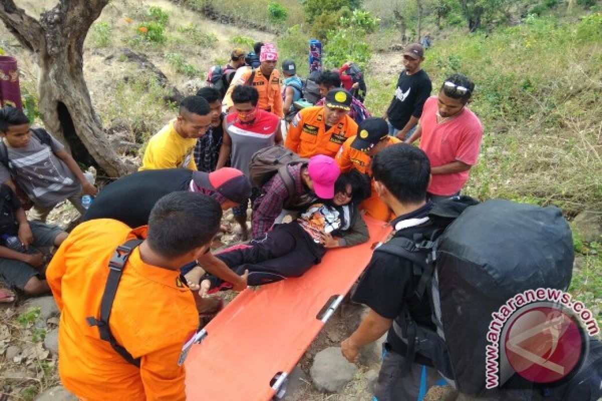 Tim Sar Evakuasi Tiga Pendaki di Gunung Pundu Nence Bima